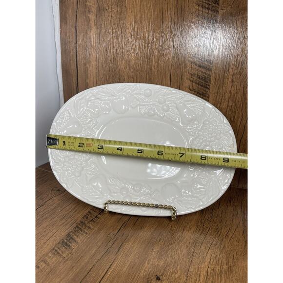 Oneida White Embossed Fruit Gravy Boat Under Plate ONLY - Picture 2 of 4